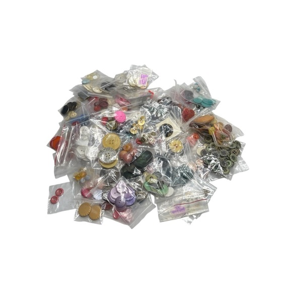 Mixed lot of multiple style sew on buttons - Picture 4 of 4